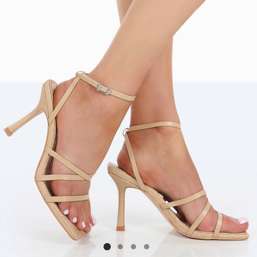 NWOT Beige woven heels